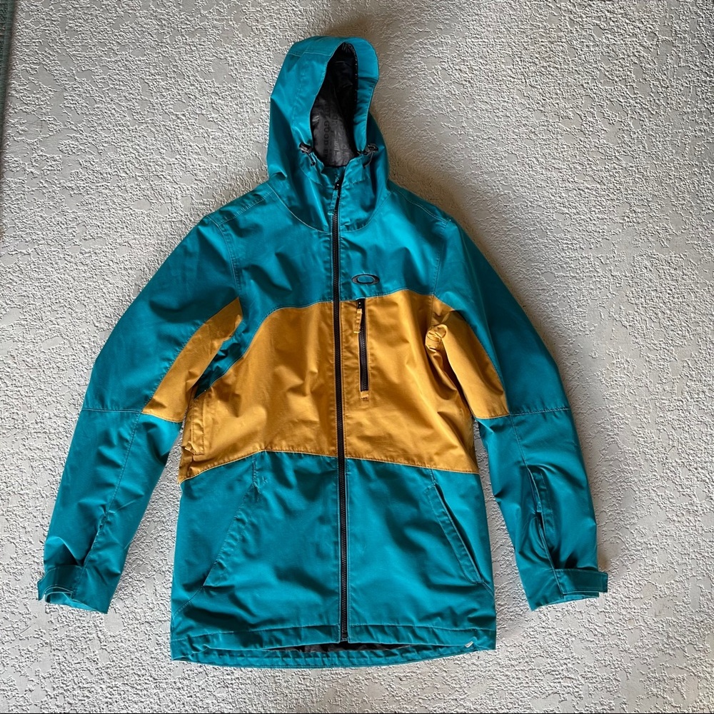 Men’s small Oakley snowboard jacket